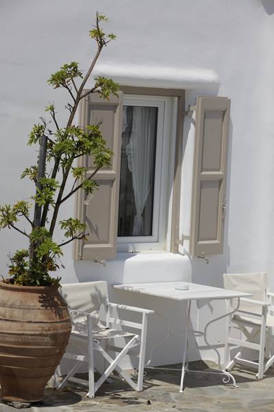 1. Elenis village suites